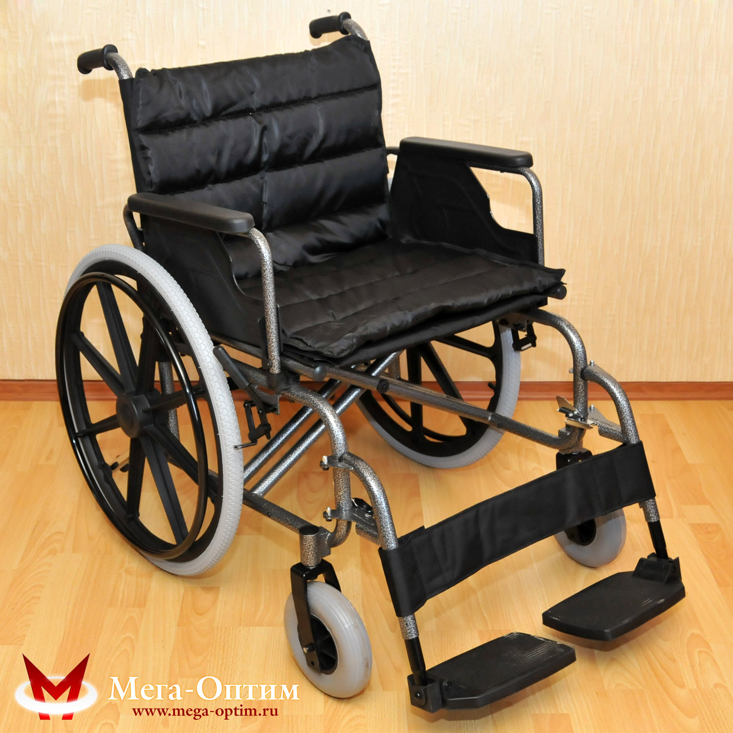 Комфортабельная инвалидная кресло-коляска